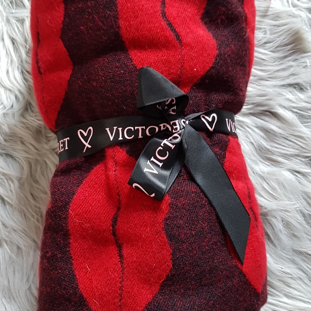 NWT Victoria's Secret Flirt Throw!